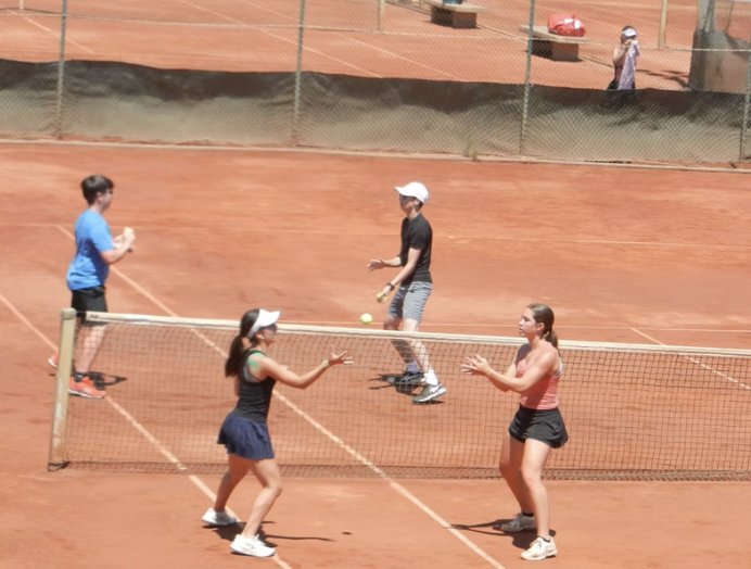 A doubles point on red clay